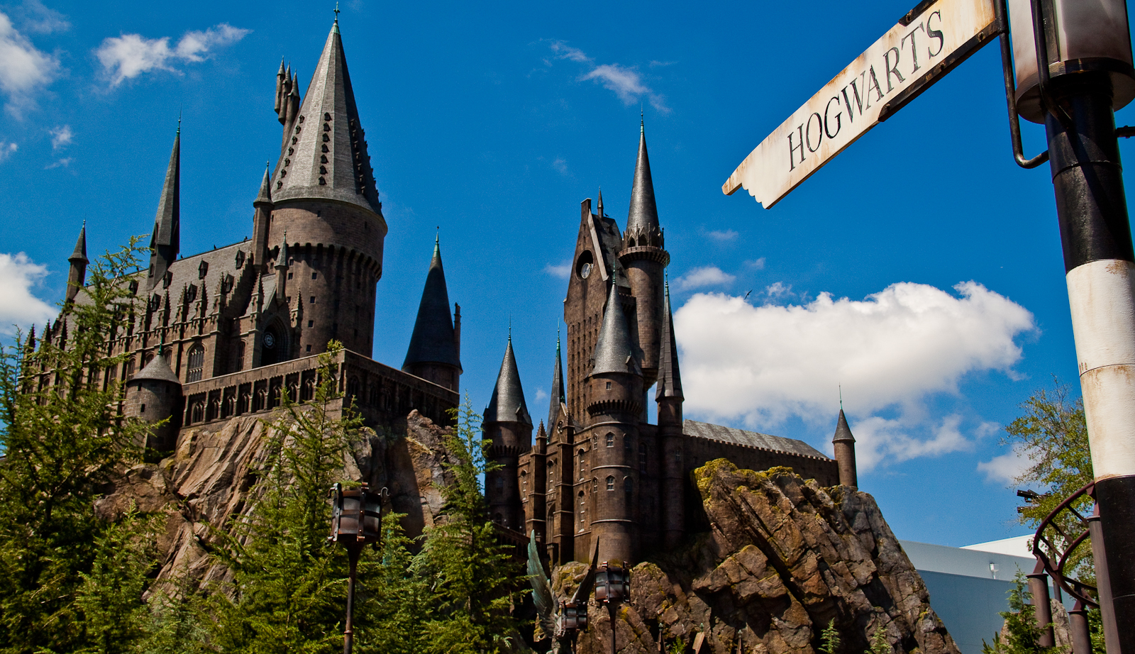 The Wizarding World of Harry Potter: This Way To Hogwarts